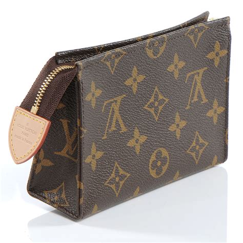 louis vuitton hanging toiletry kit|louis vuitton toiletry pouch 15.